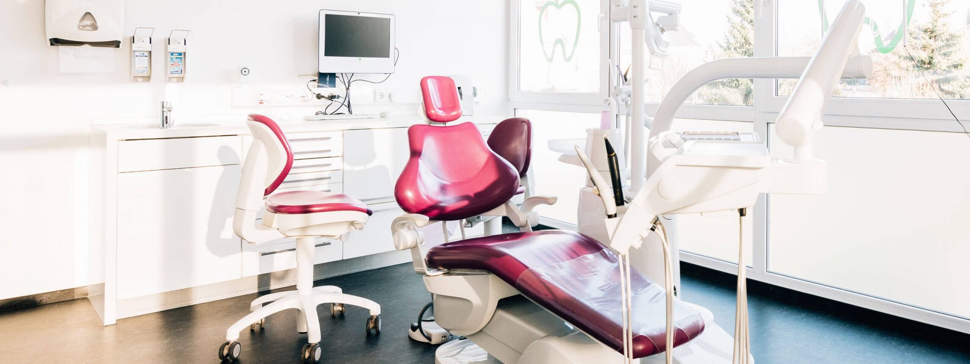Zahnarztpraxis Dr. Apfel Behandlungszimmer